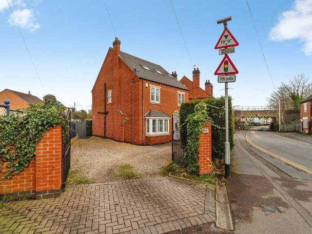 House for sale in Landywood, Great Chatwell