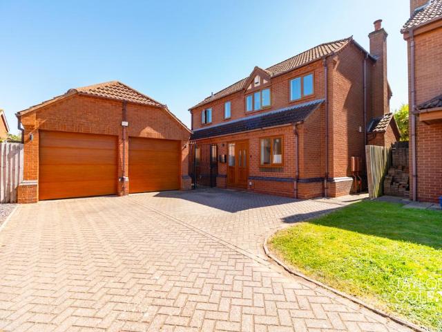 House for sale in Kettlebrook, Staffordshire