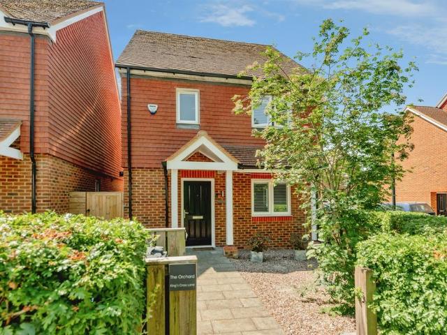 House for sale in Nutfield, Hillview