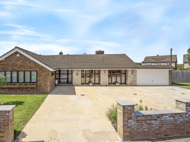 House for sale in Stoneleigh, Ewell