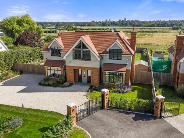 House for sale in Cranbourne, Winkfield