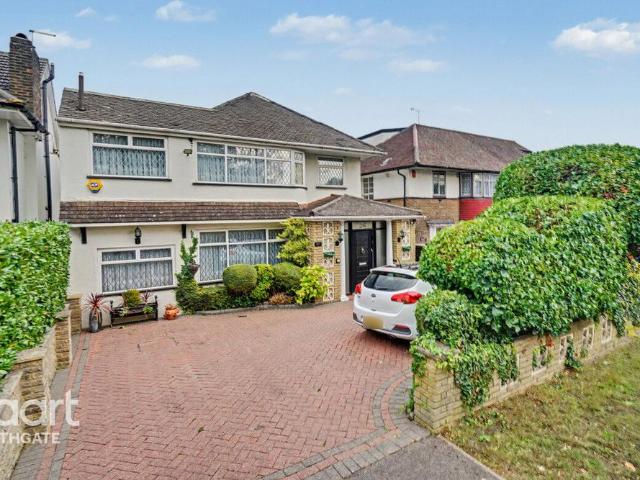 House for sale in Oakwood, Greater London