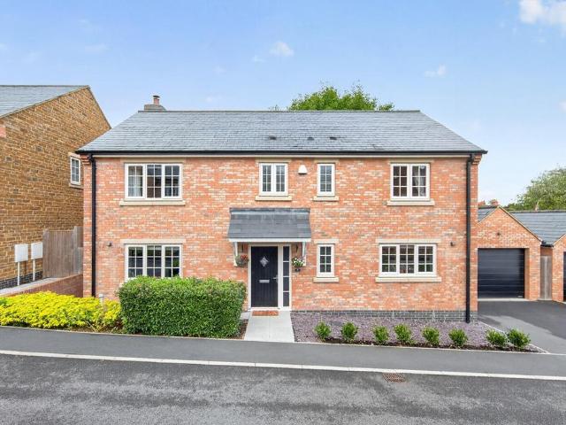 House for sale in Isham