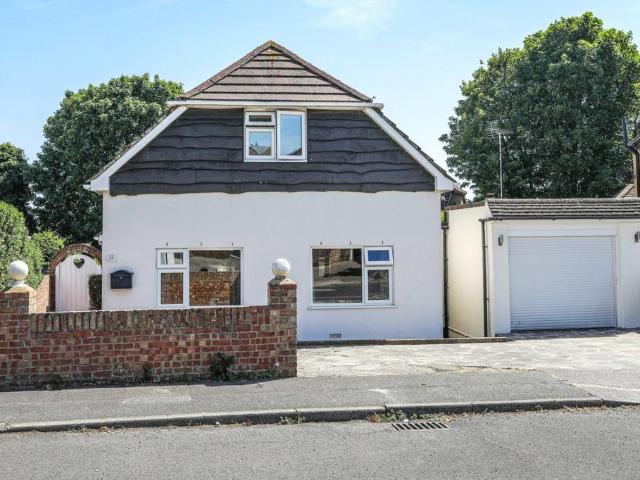 House for sale in Dumpton, Acol