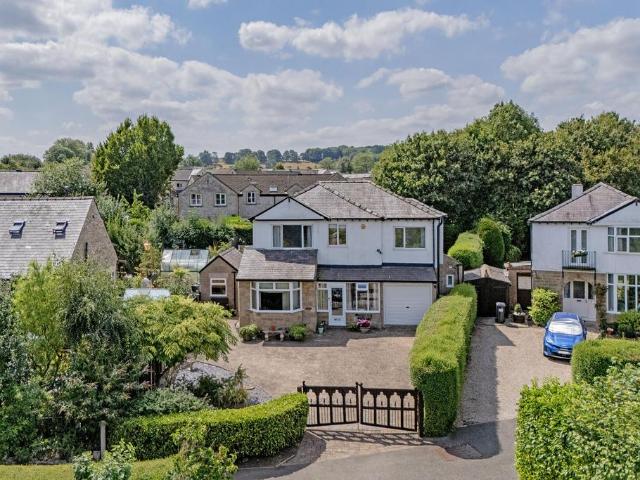 House for sale in Froggatt, East Midlands
