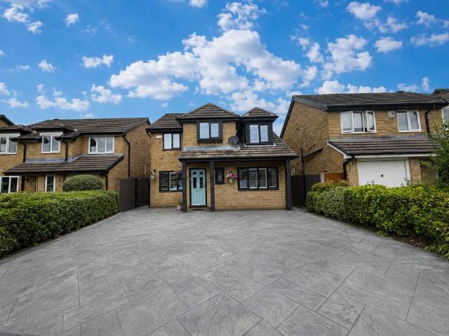 House for sale in Carrbrook, Tameside