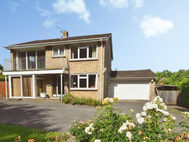 House for sale in Woodfalls, Lover