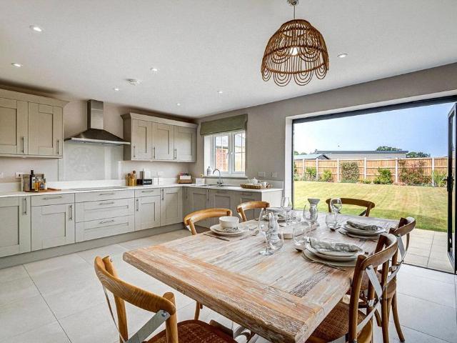 House for sale in Elmstead, Dale Hill