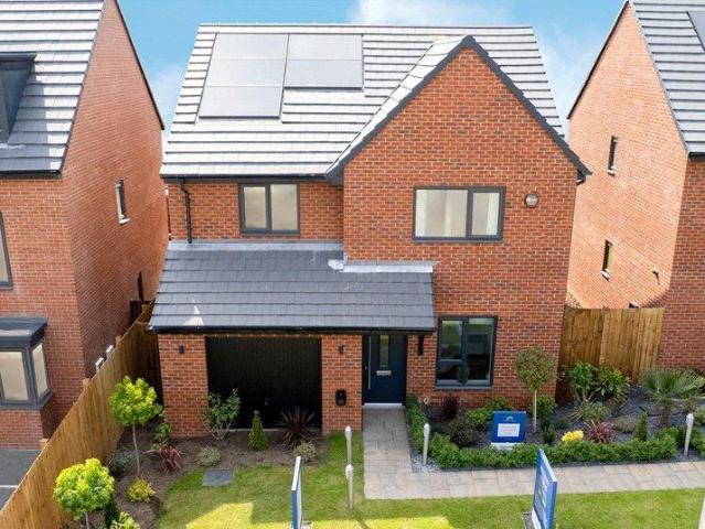 House for sale in Queen's Park, Blackburn