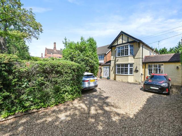 House for sale in Harrow Weald, Greater London