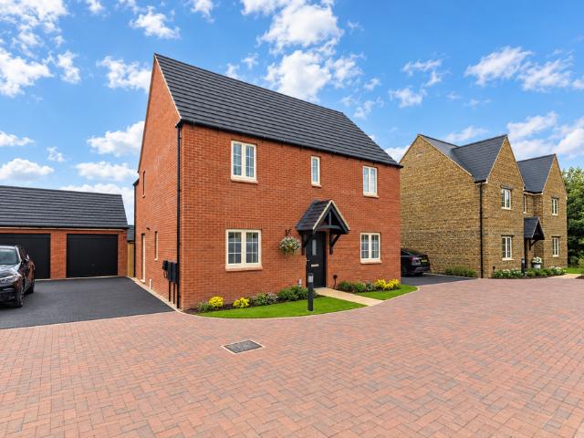 House for sale in Middleton Cheney, West Northamptonshire