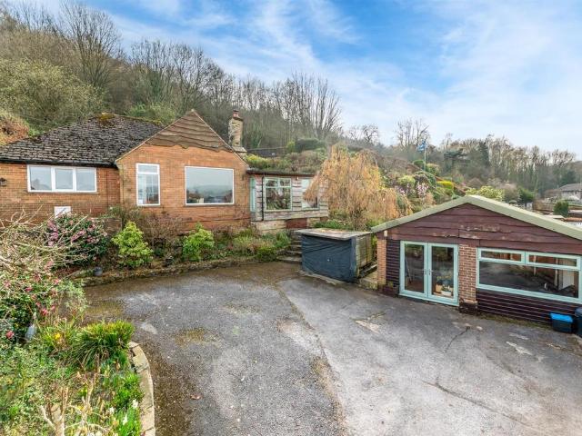 House for sale in West Chevin, Guiseley