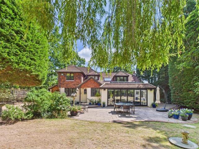 House for sale in Heol-las, Surrey