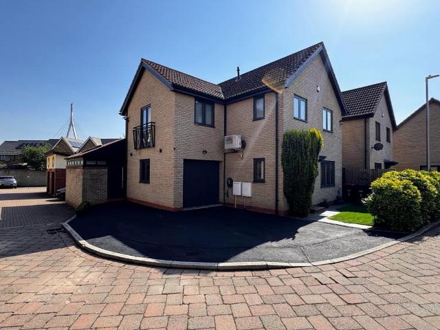 House for sale in Monkston Park, Milton Keynes