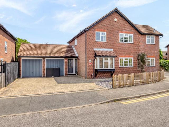 House for sale in Greater London