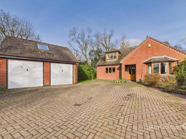 House for sale in Froggatt, East Midlands