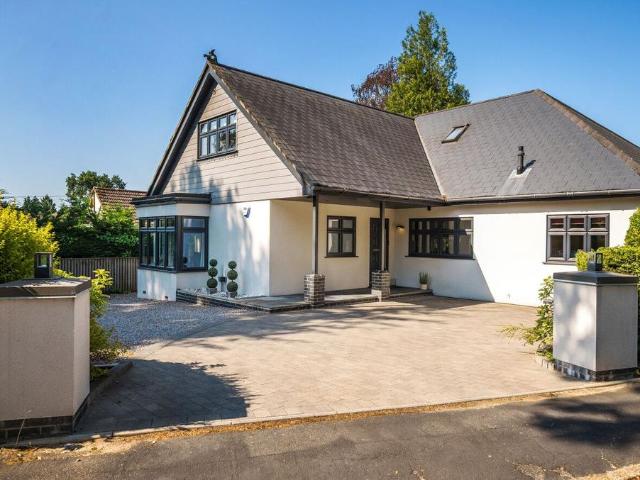 House for sale in Tricketts Cross, Ferndown