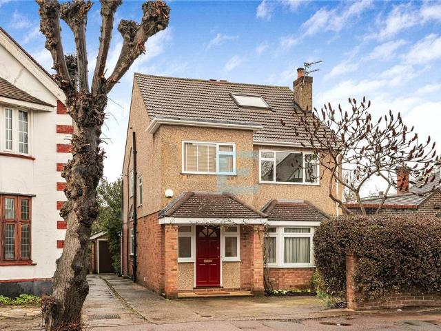 House for sale in Mill Hill, Greater London