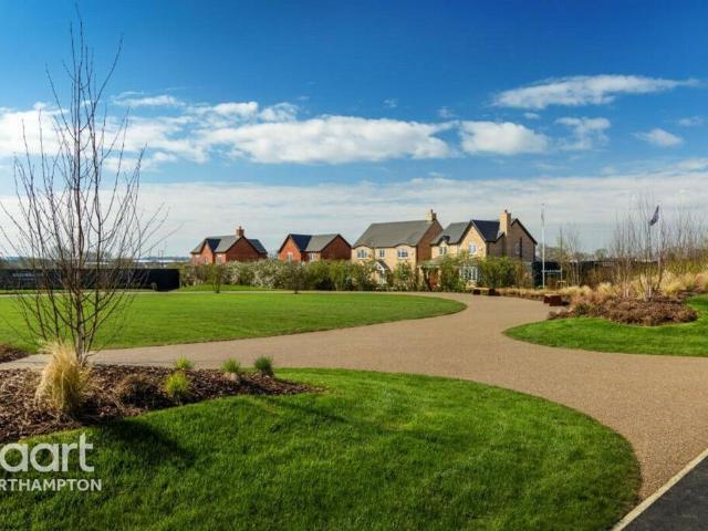 House for sale in Upton