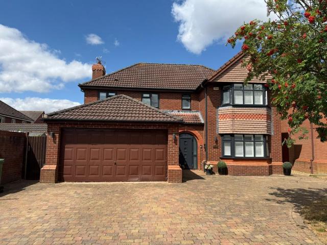 House for sale in Warwick Gates, Green Close