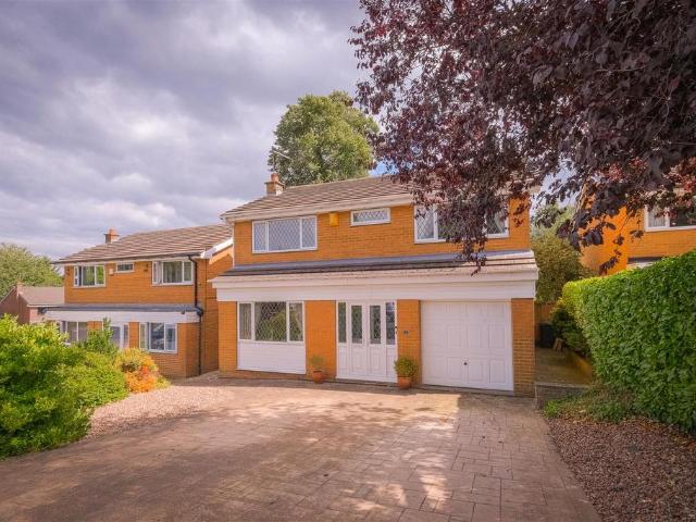 House for sale in Rastrick, West Yorkshire
