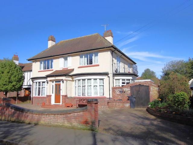 House for sale in Dale Hill, Essex
