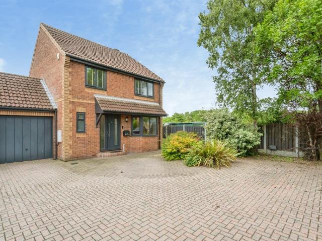 House for sale in Harlington, South Yorkshire