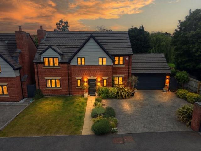 House for sale in Gun Hill, Warwickshire