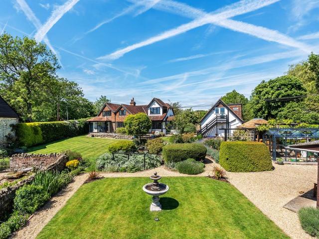 House for sale in Oxted, Hillview