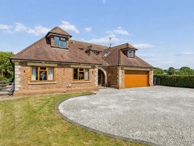 House for sale in Eaton Bray, Bedfordshire