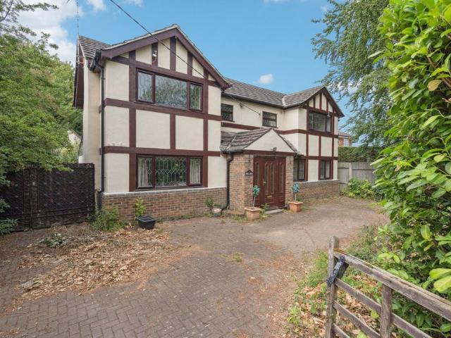 House for sale in Eaton Bray, Bedfordshire