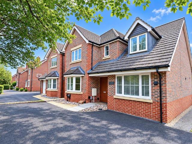 House for sale in Elvetham Heath, Hart