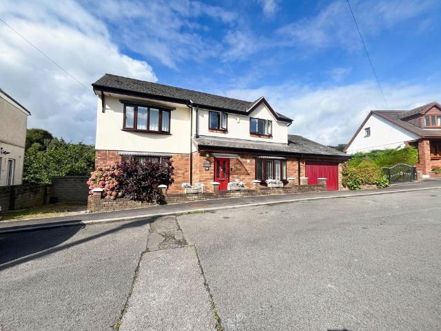 House for sale in Dyffryn Clydach, Neath Abbey
