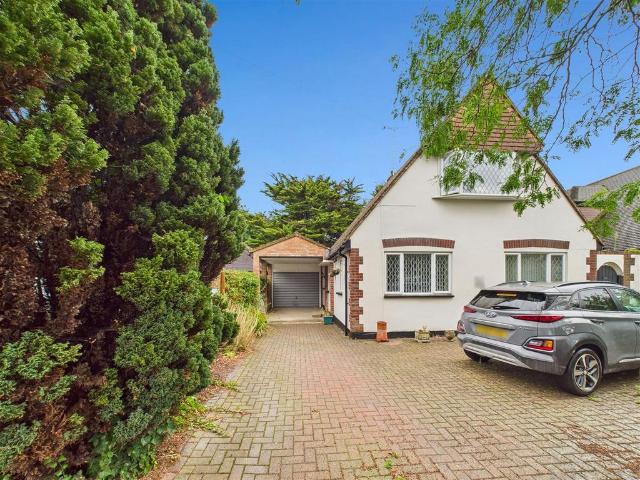 House for sale in Lower Halliford, Surrey