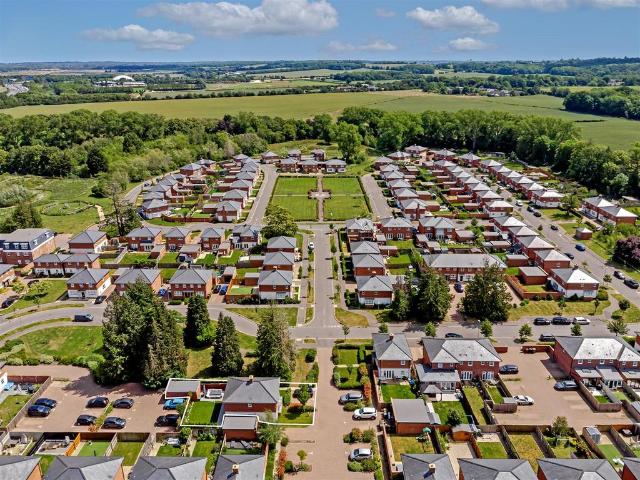 House for sale in Harperbury Park, St Albans