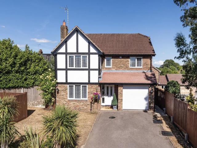 House for sale in The Butts, Kent