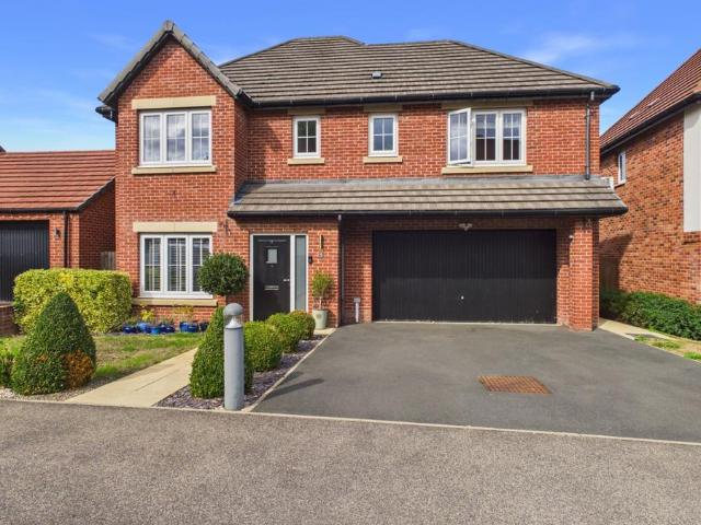 House for sale in Moulton