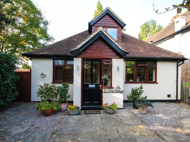 House for sale in Stoneleigh, Ewell