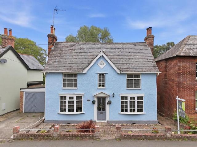 House for sale in Chipping Hill, Essex