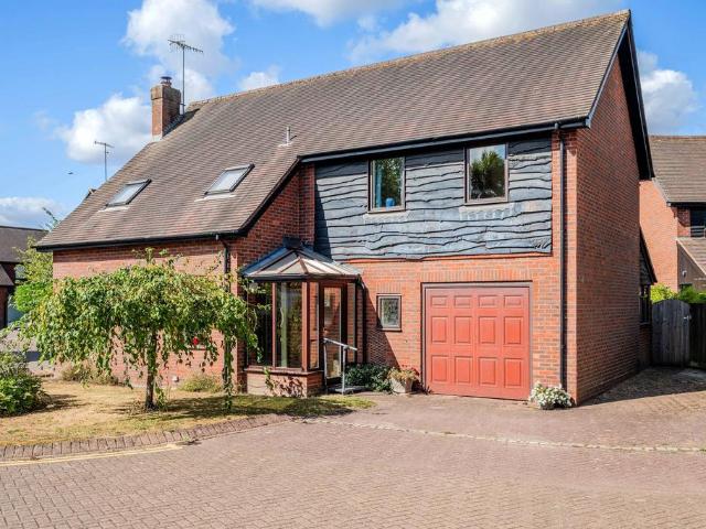 House for sale in Oxted, Hillview
