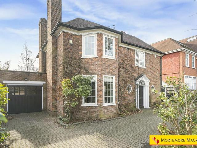 House for sale in Southgate, Greater London