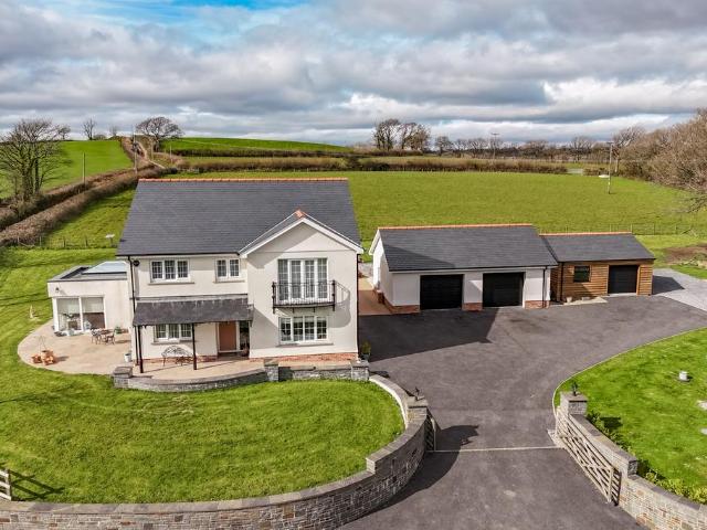 House for sale in Llangunnor, Sir Gaerfyrddin / Carmarthenshire