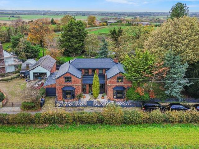 House for sale in Roby Mill, Lancashire