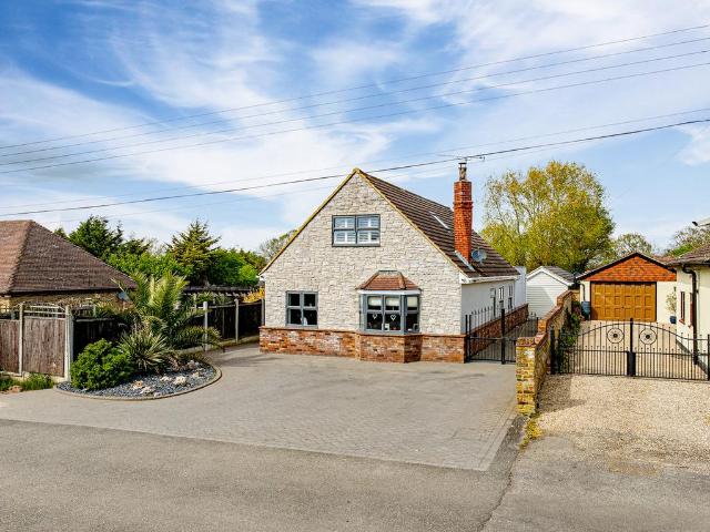 House for sale in Bowers Gifford and North Benfleet, Bowers Gifford