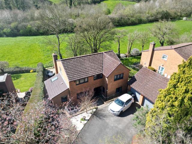House for sale in Alveston