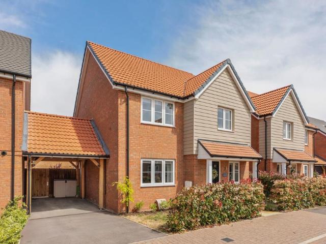 House for sale in Stoke Mandeville, Buckinghamshire