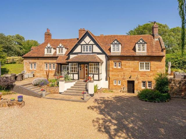 House for sale in Gun Hill, Warwickshire