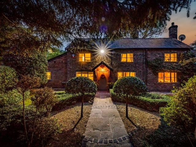 House for sale in Allostock