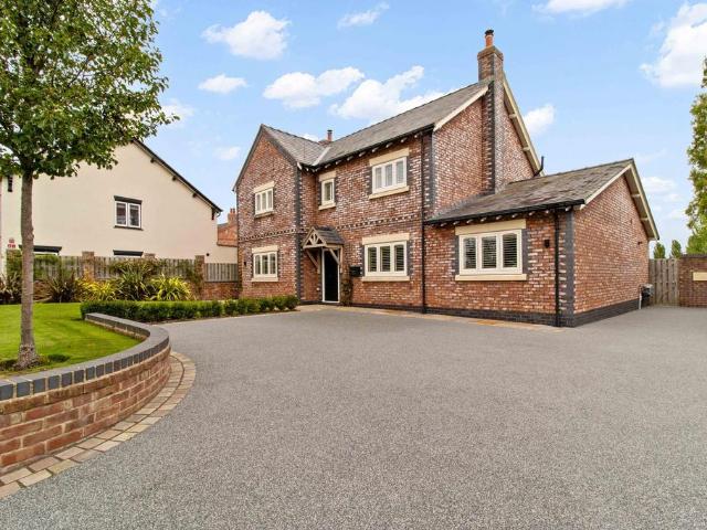 House for sale in Preston Brook