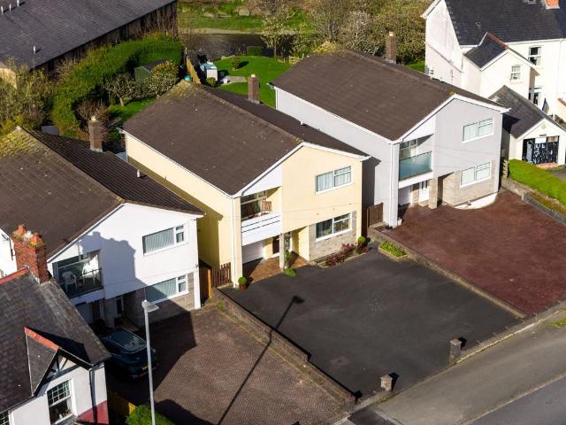 House for sale in Waun Fawr, Wales